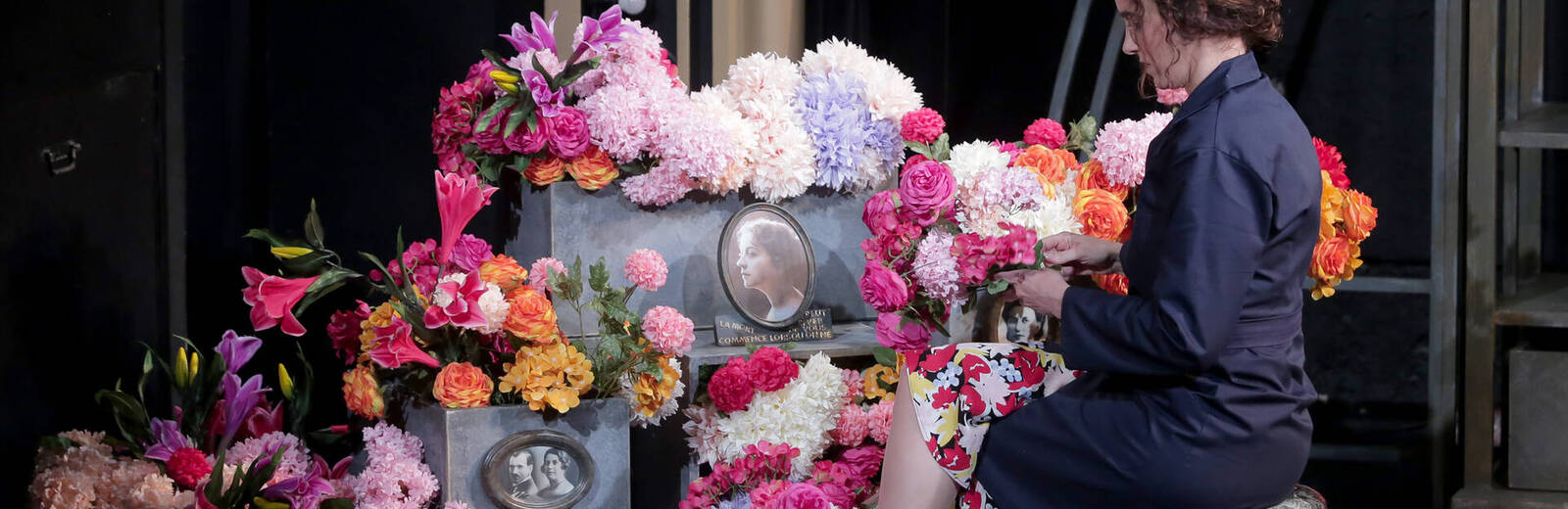 Changer l'eau des fleurs